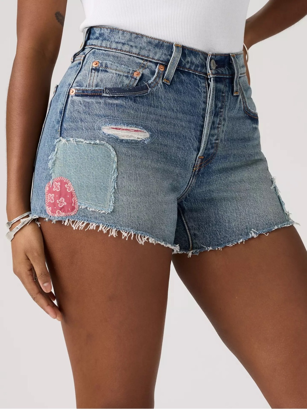 NWT - 501 Levi’s Curve Shorts - Size 28